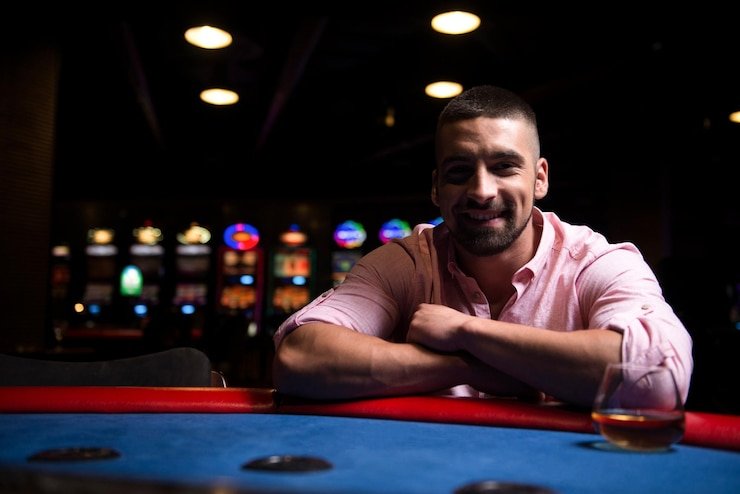 Live dealer spinning French Roulette wheel on supermpo login broadcast